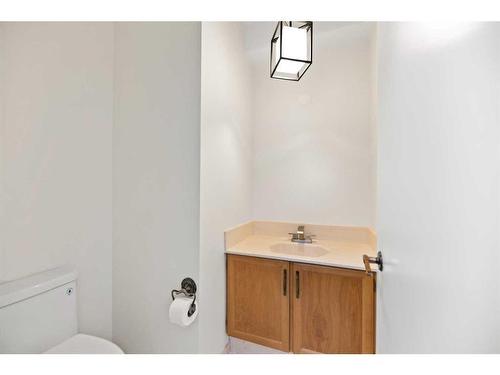 79 Wood Crescent Sw, Calgary, AB - Indoor Photo Showing Bathroom