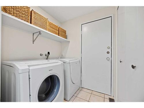 79 Wood Crescent Sw, Calgary, AB - Indoor Photo Showing Laundry Room