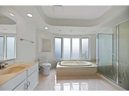 79 Wood Crescent Sw, Calgary, AB - Indoor Photo Showing Bathroom