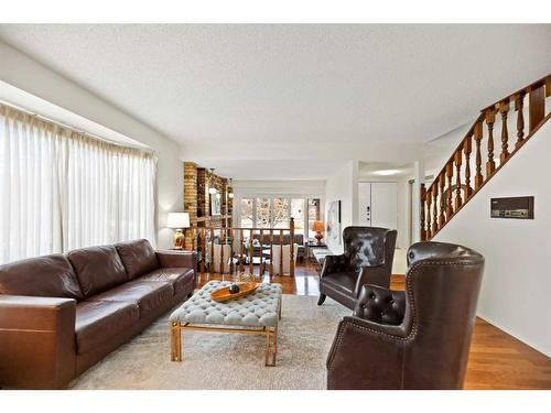 79 Wood Crescent Sw, Calgary, AB - Indoor Photo Showing Living Room