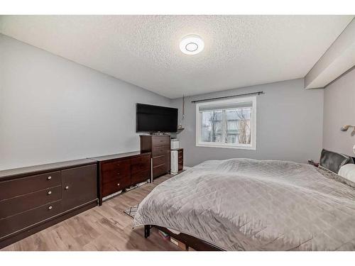107 Hawkmere Mews, Chestermere, AB - Indoor Photo Showing Bedroom