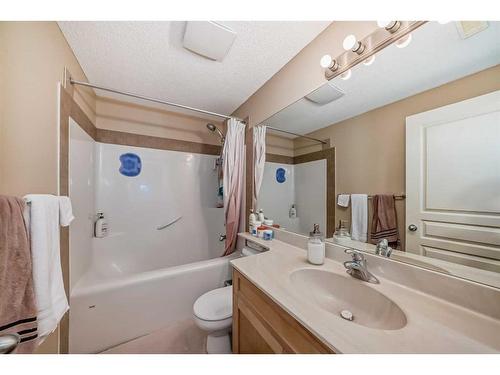 107 Hawkmere Mews, Chestermere, AB - Indoor Photo Showing Bathroom