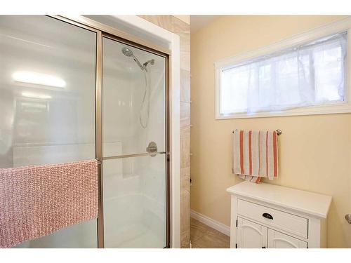 42 Violet Close, Olds, AB - Indoor Photo Showing Bathroom