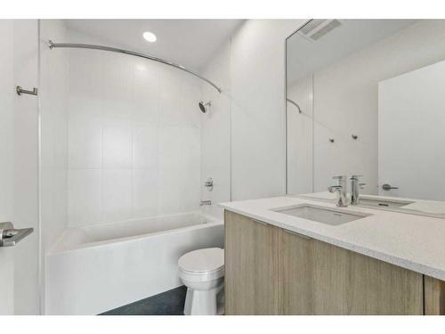 801-1319 14Th Avenue Sw, Calgary, AB - Indoor Photo Showing Bathroom
