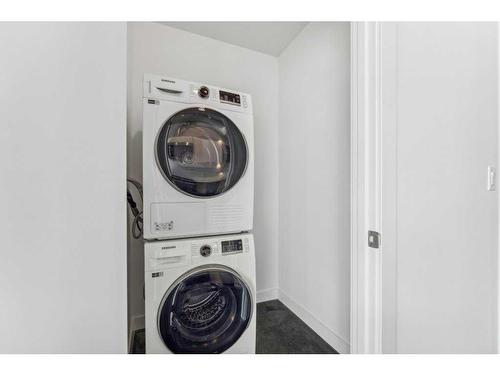 801-1319 14Th Avenue Sw, Calgary, AB - Indoor Photo Showing Laundry Room