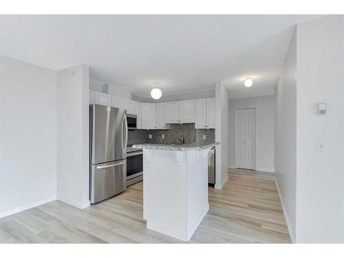 412-6000 Somervale Court Sw, Calgary, AB - Indoor Photo Showing Kitchen