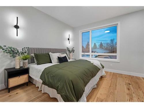 1725 23 Avenue Nw, Calgary, AB - Indoor Photo Showing Bedroom