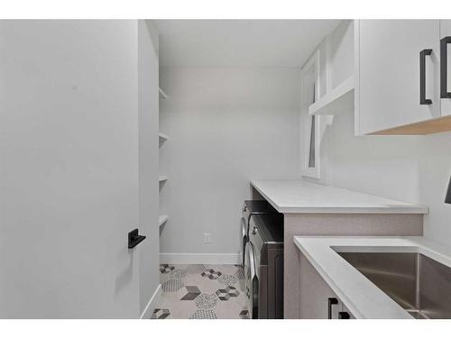 1725 23 Avenue Nw, Calgary, AB - Indoor Photo Showing Laundry Room