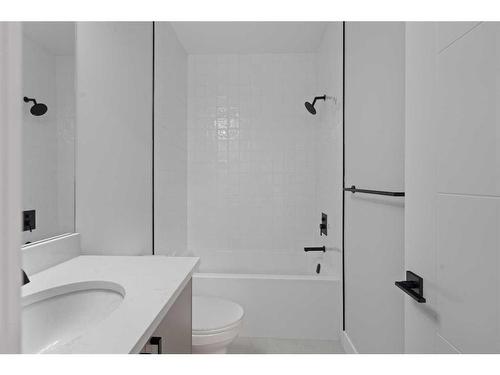 1725 23 Avenue Nw, Calgary, AB - Indoor Photo Showing Bathroom