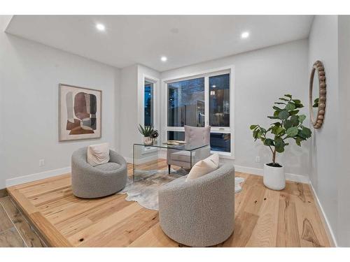 1725 23 Avenue Nw, Calgary, AB - Indoor Photo Showing Living Room