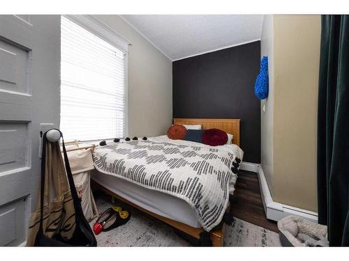 1-7-2123 5 Street Sw, Calgary, AB - Indoor Photo Showing Bedroom
