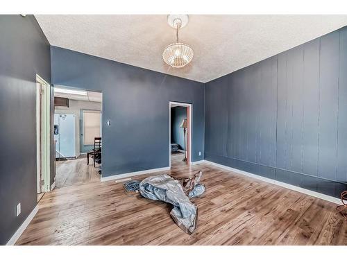 2525 16A Street Se, Calgary, AB - Indoor Photo Showing Other Room
