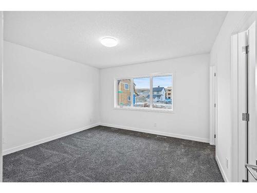 33 Willow Green Sw, Airdrie, AB - Indoor Photo Showing Other Room