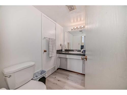 3232 19 Avenue Se, Calgary, AB - Indoor Photo Showing Bathroom