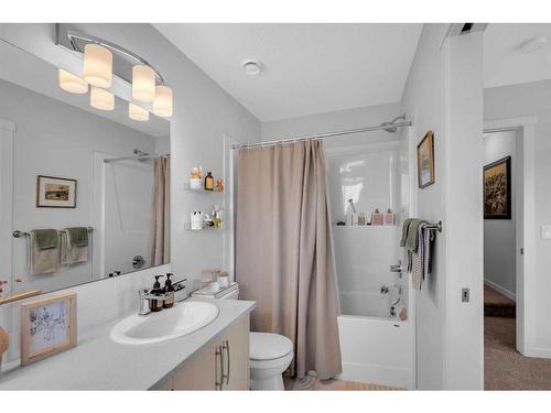 402-260 Rowley Way Nw, Calgary, AB - Indoor Photo Showing Bathroom