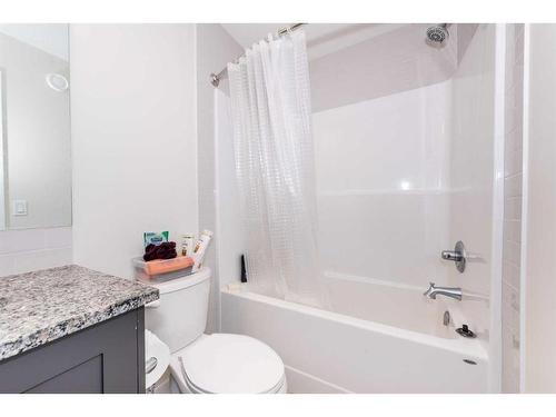 124 Emberside Place, Cochrane, AB - Indoor Photo Showing Bathroom
