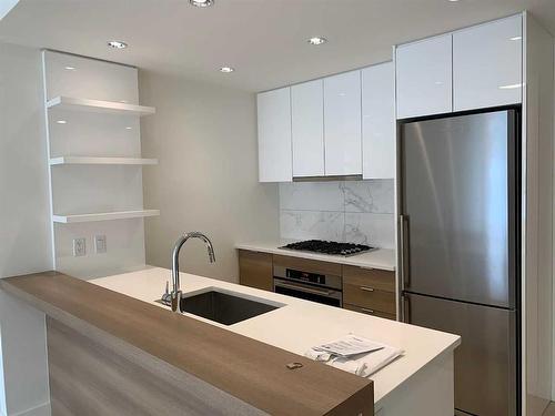 606-108 2 Street Sw, Calgary, AB - Indoor Photo Showing Kitchen With Stainless Steel Kitchen With Upgraded Kitchen