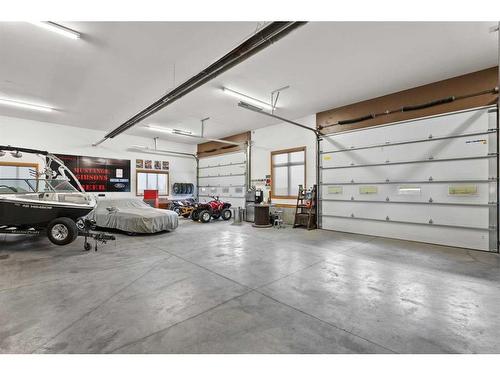 30045 Range Road 20, Rural Mountain View County, AB - Indoor Photo Showing Garage