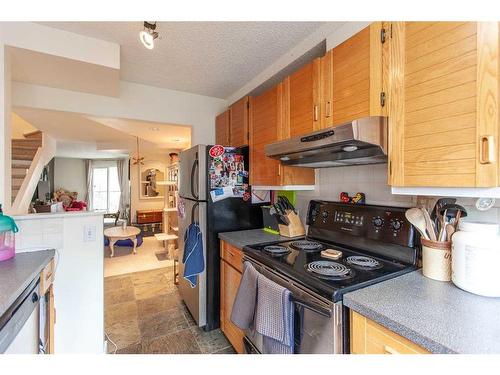18-2400 15 Street Sw, Calgary, AB - Indoor Photo Showing Kitchen