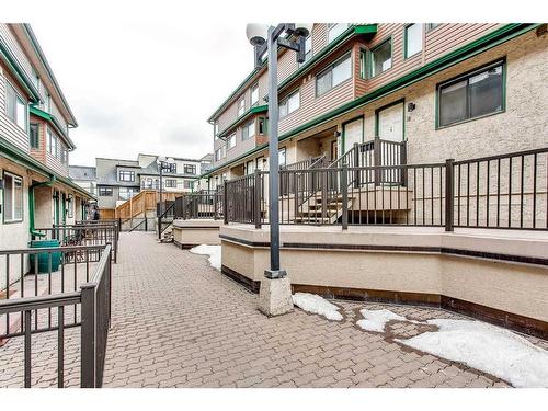 18-2400 15 Street Sw, Calgary, AB - Outdoor With Exterior