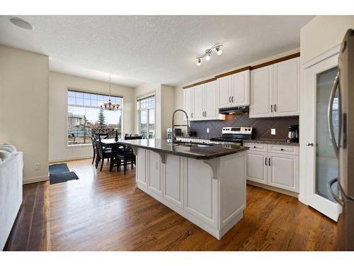 1260 Everridge Drive Sw, Calgary, AB - Indoor Photo Showing Kitchen