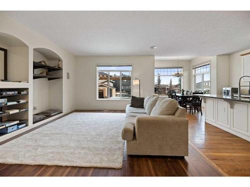 1260 Everridge Drive Sw, Calgary, AB - Indoor Photo Showing Living Room