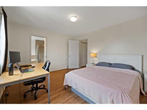1260 Everridge Drive Sw, Calgary, AB - Indoor Photo Showing Bedroom