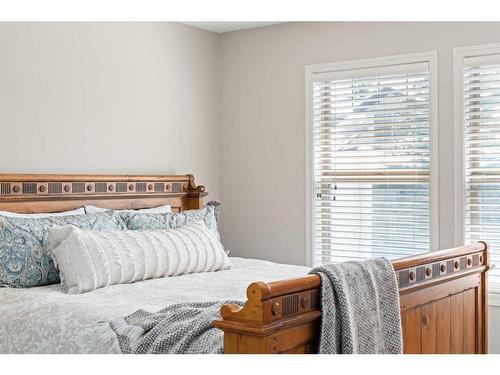 245 Springbank Terrace Sw, Calgary, AB - Indoor Photo Showing Bedroom
