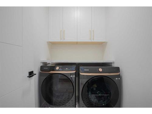 727 23 Avenue Nw, Calgary, AB - Indoor Photo Showing Laundry Room