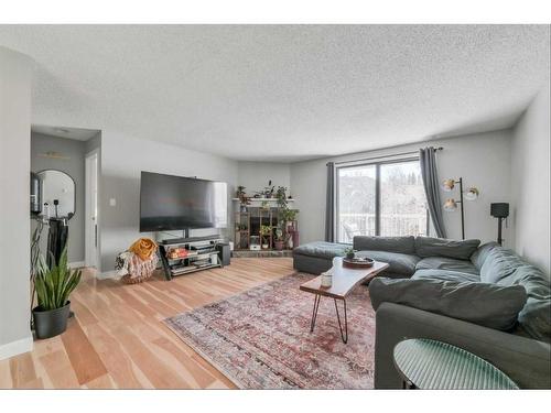 301-930 18 Avenue Sw, Calgary, AB - Indoor Photo Showing Living Room