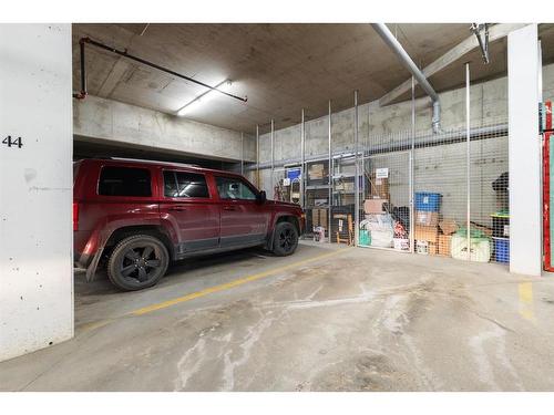 3206-15 Sunset Square, Cochrane, AB - Indoor Photo Showing Garage