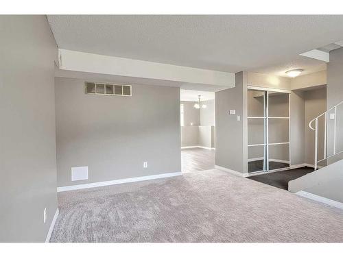 30-8112 36 Avenue Nw, Calgary, AB - Indoor Photo Showing Other Room