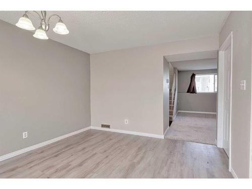 30-8112 36 Avenue Nw, Calgary, AB - Indoor Photo Showing Other Room