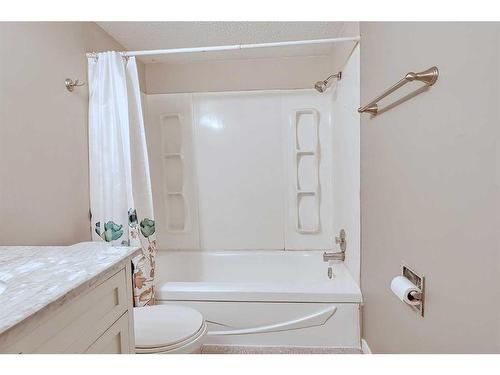 30-8112 36 Avenue Nw, Calgary, AB - Indoor Photo Showing Bathroom