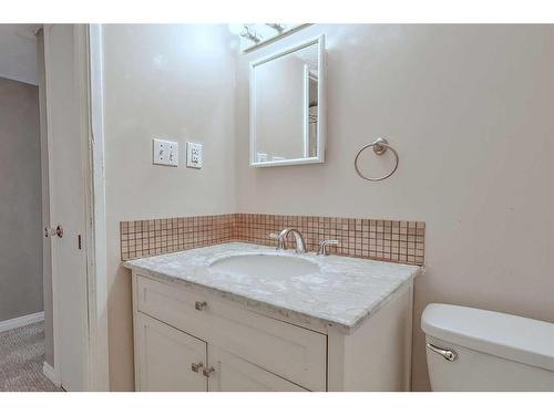 30-8112 36 Avenue Nw, Calgary, AB - Indoor Photo Showing Bathroom