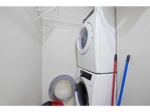 210-647 1 Avenue Ne, Calgary, AB - Indoor Photo Showing Laundry Room