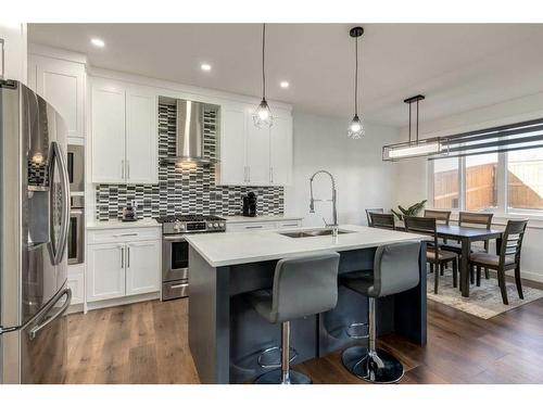 4512 84 Avenue Ne, Calgary, AB - Indoor Photo Showing Kitchen With Stainless Steel Kitchen With Upgraded Kitchen