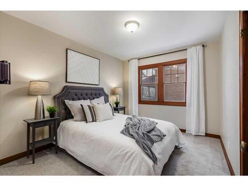 601 30 Avenue Sw, Calgary, AB - Indoor Photo Showing Bedroom