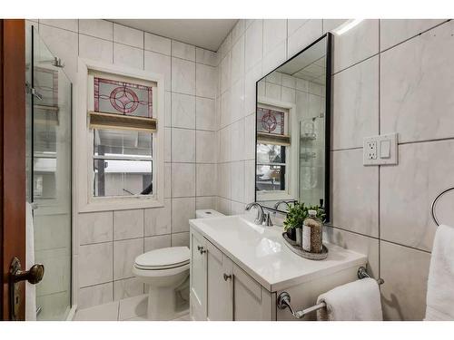 601 30 Avenue Sw, Calgary, AB - Indoor Photo Showing Bathroom