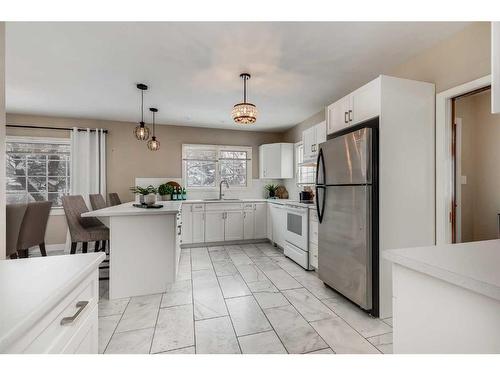 601 30 Avenue Sw, Calgary, AB - Indoor Photo Showing Kitchen