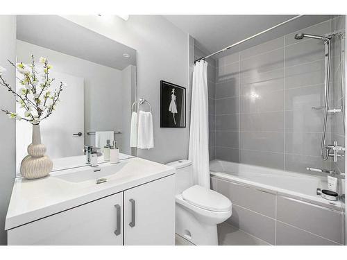 907-1010 6 Street Sw, Calgary, AB - Indoor Photo Showing Bathroom
