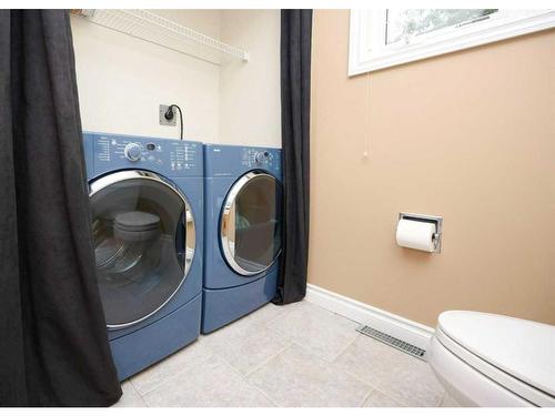 3036 Utah Drive Nw, Calgary, AB - Indoor Photo Showing Laundry Room