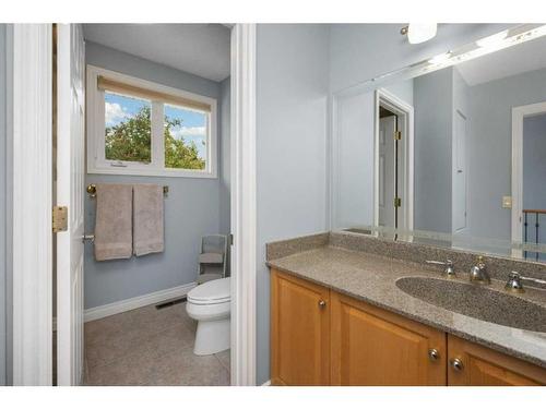 3036 Utah Drive Nw, Calgary, AB - Indoor Photo Showing Bathroom