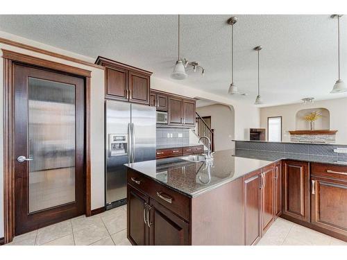 621 Cavendish Beach Bay, Chestermere, AB - Indoor Photo Showing Kitchen