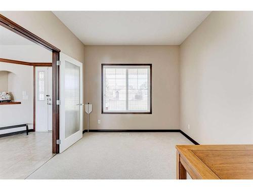 621 Cavendish Beach Bay, Chestermere, AB - Indoor Photo Showing Other Room