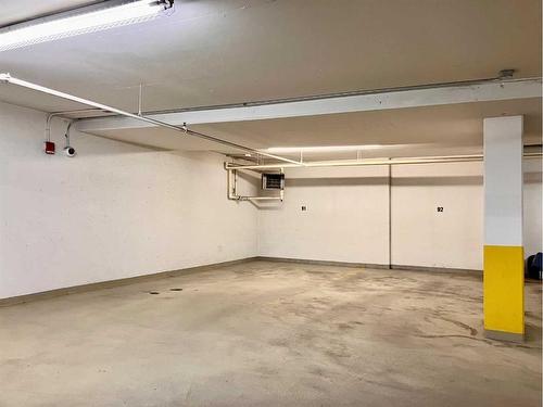 304-701 3 Avenue Sw, Calgary, AB - Indoor Photo Showing Garage