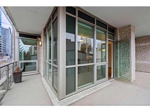 304-701 3 Avenue Sw, Calgary, AB - Outdoor With Balcony With Exterior