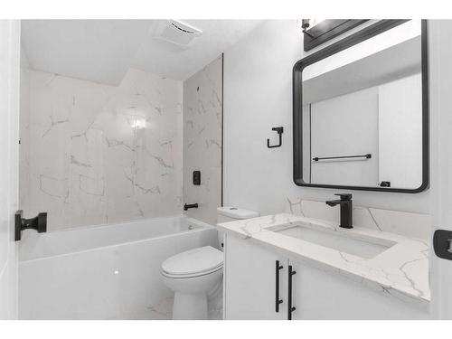 3213 Dover Road Se, Calgary, AB - Indoor Photo Showing Bathroom