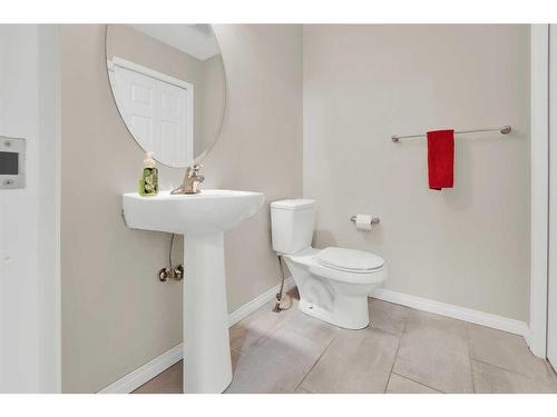233 Sunset Heights, Cochrane, AB - Indoor Photo Showing Bathroom