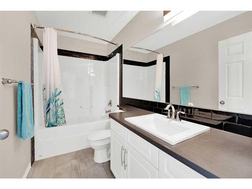 233 Sunset Heights, Cochrane, AB - Indoor Photo Showing Bathroom